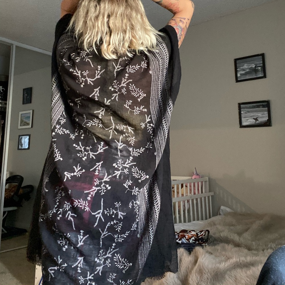 Black and white shawl